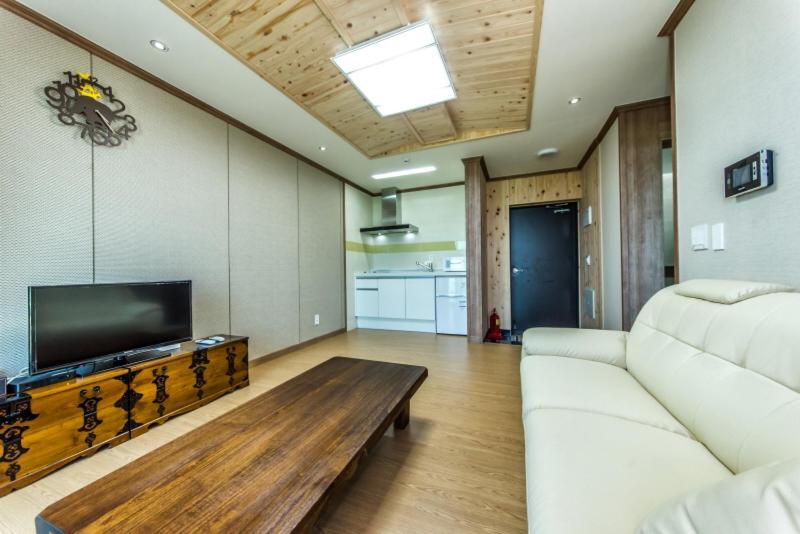 Sea And Wave Guest House ซอกวีโพ ภายนอก รูปภาพ
